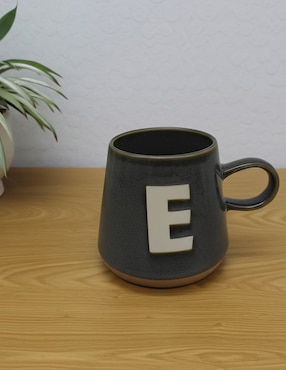 Taza americana Haus letra E