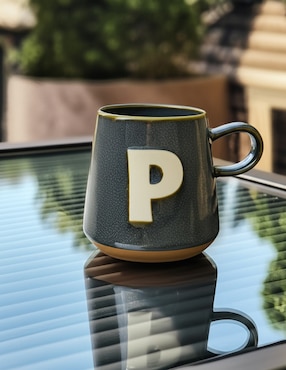 Taza americana Haus letra P