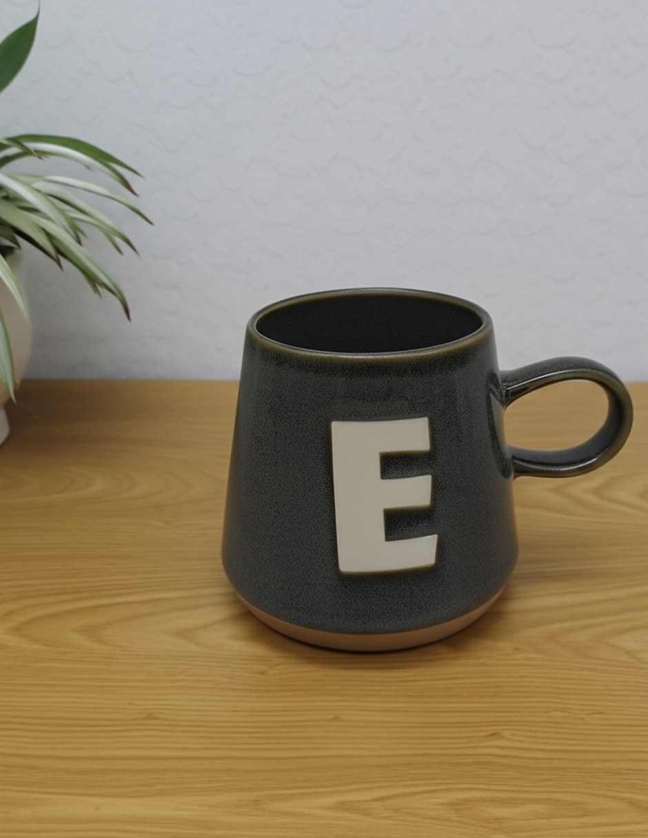 Taza americana letra E 9